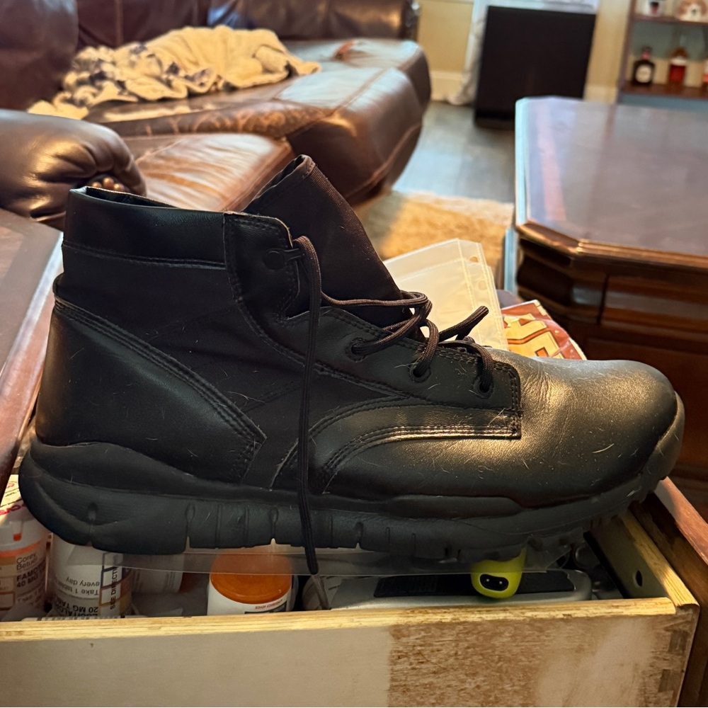 Men's NIKE- SFB BOOT-SIZE: 15 men- Black Mid Top